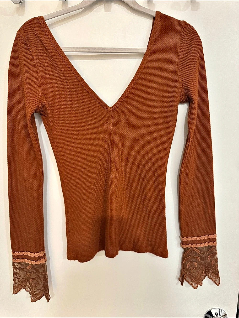 Free People Lapis Cuff Thermal Top Brown V-Neck Lace Cuff Top Like New